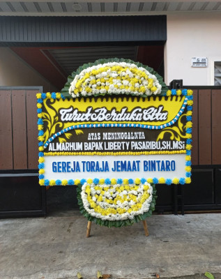 Papan Bunga Duka di Padakembang