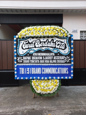 Papan Bunga Duka di Padakembang
